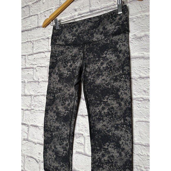 ALO Yoga‎ Women's Cropped Leggings Acid Wash Mid Rise Measured Size Small - Picture 2 of 7